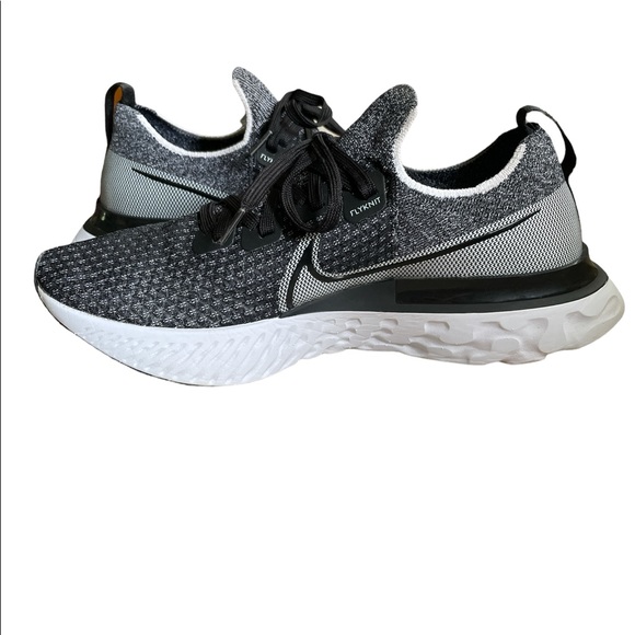 Nike React Infinity Run Flyknit 10 - Picture 2 of 12